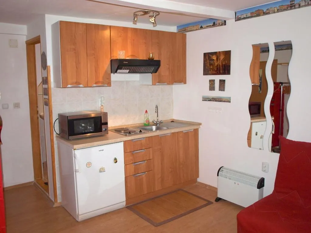 로비니 Apartman 7 아파트