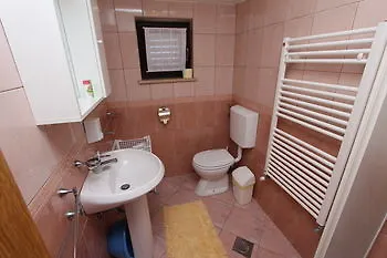 로비니 Apartman 7 아파트