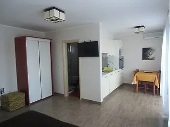로비니 Apartman 7 아파트