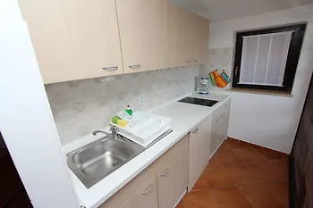 로비니 Apartman 7 아파트 0*,