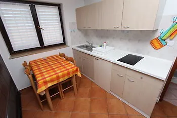 로비니 Apartman 7 아파트