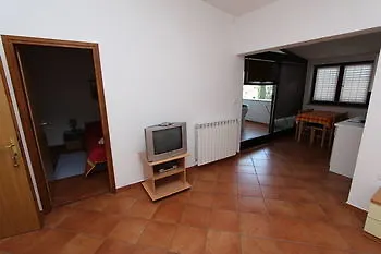 로비니 Apartman 7 아파트