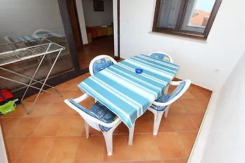 로비니 Apartman 7 아파트